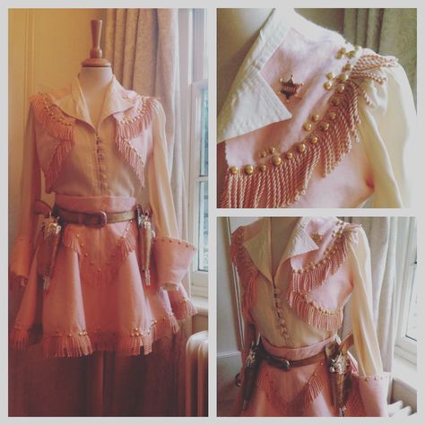 Pinup Cowgirl Costume, Pastel Cowgirl Outfit, Western Pink Aesthetic, Pink Cowboy Outfits For Women, Cowgirl Outfits Costume, Cowgirl Pink Outfit, Aesthetic Cowgirl Outfit, Pink Rodeo Outfit, Jeans Cowgirl Outfit