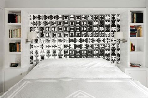 Creative Headboard, Bedroom Transitional, Bedroom Built Ins, Bookshelves In Bedroom, Built In Bed, Transitional Bedroom, Small Bedroom Designs, Diy Headboard, Bedroom Headboard