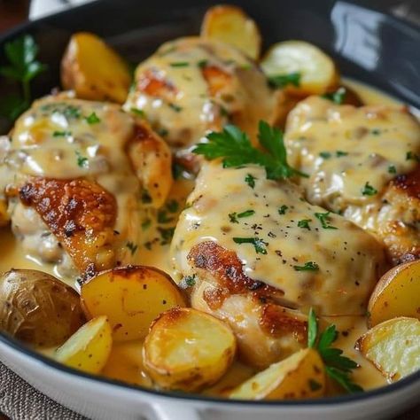 Chicken Dinner Ideas For Family, Dinner Ideas Quick, Family Dinner Menu, Dinner Ideas For Family, Chicken Dinner Ideas, Cooked Potatoes, Chicken With Potatoes, Table Presentation, Chicke Recipes