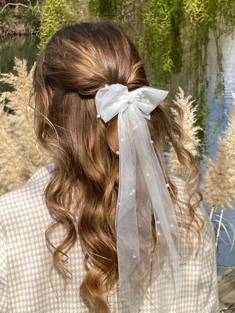 Bridesmaid Bows In Hair, Bride Hair With Bow, Hair Do's For Long Hair, Half Up Half Down Wedding Hair With Bow, Wedding Hairstyles With Bow, Bridal Hair With Bow, Cute Homecoming Hair, Races Hair, Hairstyles For Formal