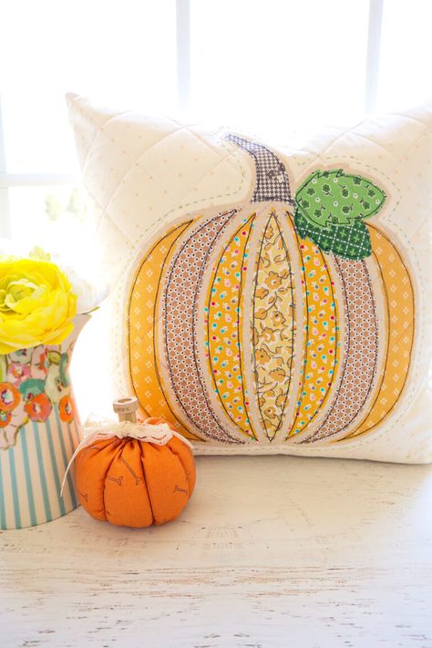 Fall Pumpkin Pillow Sew Along - Week 1 - Flamingo Toes Sew Along Pinwheel Quilt Block, Fall Sewing Projects, Quick Crochet Projects, Pumpkin Pillow, Fall Sewing, Weekend Crafts, Crochet Scarf Pattern Free, Quilt Block Patterns Free, Classic Quilts