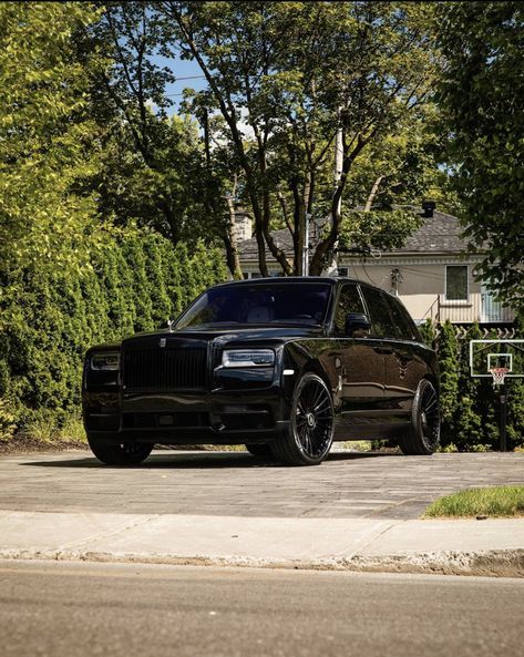 All Black Rolls Royce Cullinan, Black Rolls Royce Cullinan, Rolls Royce Cullinan Wallpaper, Cullinan Wallpaper, Cullinan Rolls Royce, Rolls Royce Cullinan Black, Black Rolls Royce, Car Tattoo Design, Rolls Royce Suv