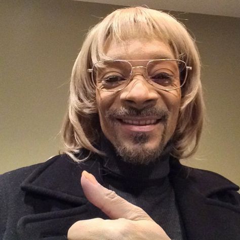 Snoop Dogg as todd Snoop Dogg Funny, Snoop Dog, Reaction Face, Funny Reaction, Memes Br, Funny Profile Pictures, Funny Reaction Pictures, Blonde Wig, Reaction Memes