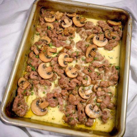 Hamburger Mushroom Bake Hamburger Mushroom Bake, Mushroom Bake, Rigatoni Recipes, Mushroom Casserole, Crockpot Casserole, Crowd Pleasing Appetizers, Hamburger Meat, Gooey Cheese, Low Carbs