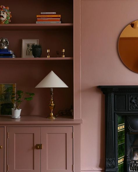 Dusty Pink Bedroom, Alcove Shelves, Retro Color Palette, Interior Design Advice, Pink Living Room, Cottage Living Rooms, Bedroom Paint, Front Room, Joinery