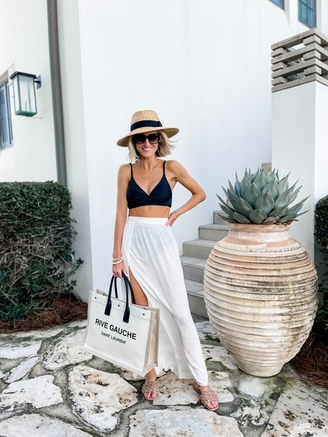 Beach Hotel Outfit Ideas, Aruba Vacation Outfits For Women, Beach Island Outfit, Mauritius Outfit Ideas, Beach Outfits 2023 Fashion Trends, Versatile Outfits For Travel, Beach 2023 Outfit, Byron Bay Outfit, Summer Beach Holiday Outfits