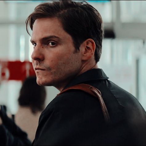 Baron zemo icon Marvel Zemo, Zemo Marvel, Helmut Zemo, Baron Zemo, Daniel Bruhl, Daniel Brühl, Hot Dads, Marvel Films, Marvel Dc Comics