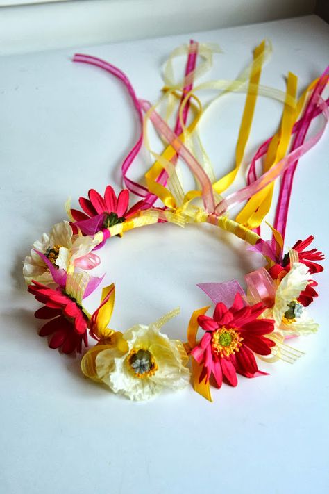 15 Ribbon Crafts that will Make You Swoon! Flower Crown Tutorial, Ribbon Crown, Dreamy Flowers, Crown Diy, Crown Aesthetic, Diy Flower Crown, Diy Flores, Wax Flower, Fairy Crown