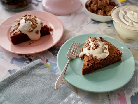 Get Chocolate-Tahini Fudge Cake Recipe from Food Network Tahini Fudge, Girl Meets Farm, Chocolate Tahini, Fudge Cake Recipe, Fudge Pie, Farm Food, Fudge Cake, Piece Of Cake, Cake Frosting