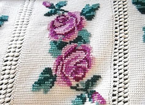 This spectacular afghan looks like a lovely painting, it’s a truly work of art. Those embroidered roses look gorgeous in more pale colors or in strong color. Surprisingly enough, this vintage Rose Afghan by Columbia-Minerva may be easier to make than you may think! The pattern comes with rose-motif cross stitch embroidery charts and instructions … Afghan Stitch, Knitted Afghans, Beautiful Cross Stitch, Manta Crochet, Afghan Patterns, Quick Crochet, Cross Stitch Rose, Crochet Rose, Tunisian Crochet