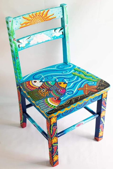 Painted Wooden Chairs Diy Fun, Funky Painted Chairs, Painted Chairs Ideas, Painting Old Chairs, Painted Chairs Diy, Painted Kids Chairs, Painted Wooden Chairs, Painted Wood Chairs, Practical Home Decor