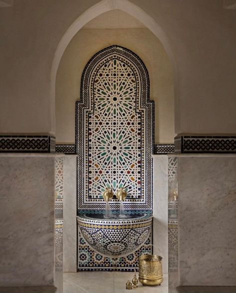 Arabic Bathroom, Moroccan Hammam, Andalusian Architecture, Islamic Interior Design, Moroccan Bath, Aesthetic Culture, Moroccan Zellige, Cozy Bathroom, Spa Rooms