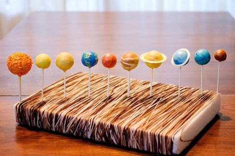 Cake Pop Ideas, Solar System Cake, Planet Cake, Galaxy Cake, Pop Ideas, Outer Space Party, Baby Cooking, Science Space, Space Birthday Party