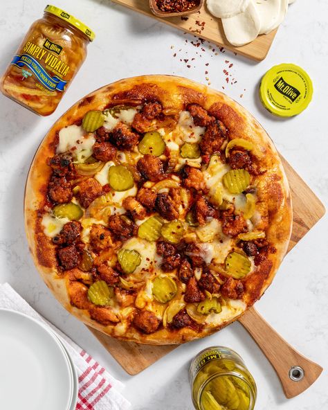 Nashville Hot Chicken Pizza, Nashville Hot Chicken Pizza Recipe, Nashville Hot Chicken Flatbread, Hot Honey Chicken Pizza, Hot Honey Chicken Flatbread, Nashville Hot Chicken Pasta, Fried Chicken Pizza, Pickle Pizza, Hot Honey Pizza