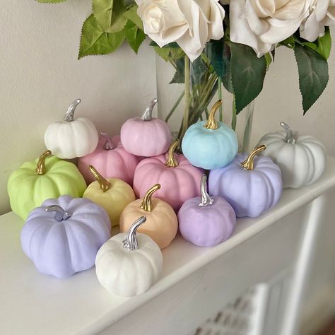 Rainbow Pumpkin Decor, Halloween Decorations Pastel, Halloween Pastel Decor, Diy Pastel Halloween Decor, Halloween Decorations Pastel Colors, Rainbow Halloween, Unicorn Pumpkin, Halloween Tea Party, Large Pumpkins