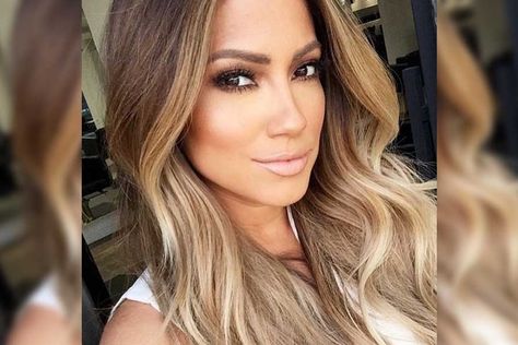 Jlo Hairstyles, Olive Skin Blonde Hair, Brown Brows, Hair Color Flamboyage, Hairstyles Brown, Brown Lips, Brown Eyes Blonde Hair, Jlo Style, Bronze Hair