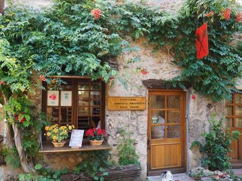 Small French Village, Small Village Aesthetic, Beautiful Places In France, Cat Delivery, French Villages, Places In France, Town Aesthetic, European Road Trip, European Village