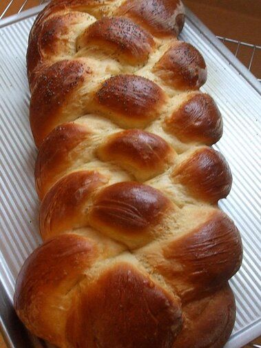 Hungarian Bread Recipe, Hungarian Bread, Bread Twists, Amish White Bread, Hungarian Desserts, Chewy Bread, White Bread Recipe, Herb Bread, Braided Bread