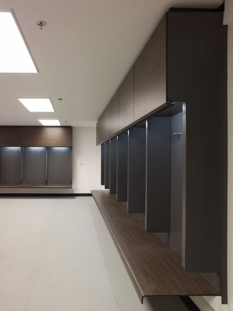 Gallery of Wembley National Stadium / Foster + Partners - 12 Lockeroom Design, Pool Changing Rooms, Soccer Center, Estilo Japandi, Locker Designs, Gym Lockers, Stadium Design, Foster Partners, National Stadium