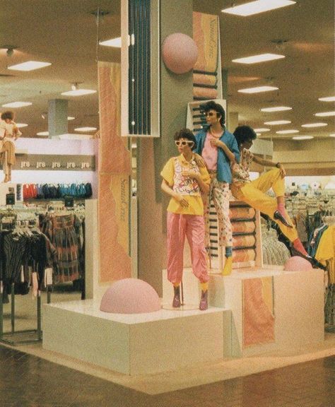 80s Interior Design, Vintage Mall, 80s Interior, Mall Stores, 80s Design, 80s Aesthetic, 80s Outfit, Retail Display, Retro Aesthetic