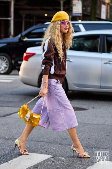 Stylish Walking Outfits, Carrie Quotes, New York Outfits Spring, 2024 Street Style, Color Clothes, Blouses Designs, New York Outfits, New York Street Style, New York Fashion Week Street Style