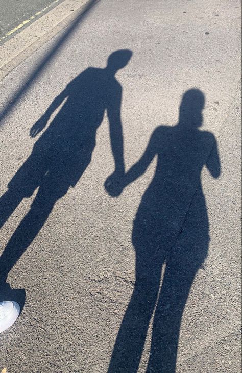 Movie Theater Holding Hands, Girls And Boys Holding Hands, Girl Boy Hand Holding, Ppl Holding Hands, Couples Hands Holding Dpz, Holding Hands Shadow, Couples Hold Hands, Holding Hands Black And White, Two People Holding Hands