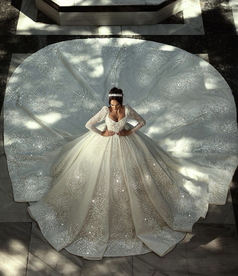 Big Wedding Dresses Ball Gown, Mariachi Quinceanera, Mariachi Quinceanera Dress, 200 Aesthetic, Fluffy Wedding Dress, Big Wedding Dresses, Glitter Wedding Dress, Wedding Dresses Princess Ballgown, Disney Wedding Dresses