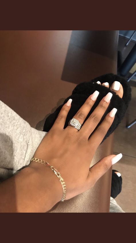 Marriage Ring Black Women, Wedding Rings For Women Big, Big Diamond Wedding Rings For Women, Big Promise Rings, Diamond Rings Black Women, Engagement Rings For Black Women, Engagement Rings On Black Women Hand, Large Rings For Women, Wedding Ring Black Women Hand