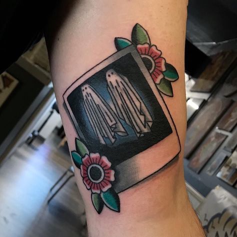 Traditional Beetlejuice Tattoo, Beetlejuice Tattoo, Boston Tattoo, Flash Tattoo Designs, Horror Tattoo, Classic Tattoo, Hair Tattoos, Foot Tattoo, American Traditional Tattoo