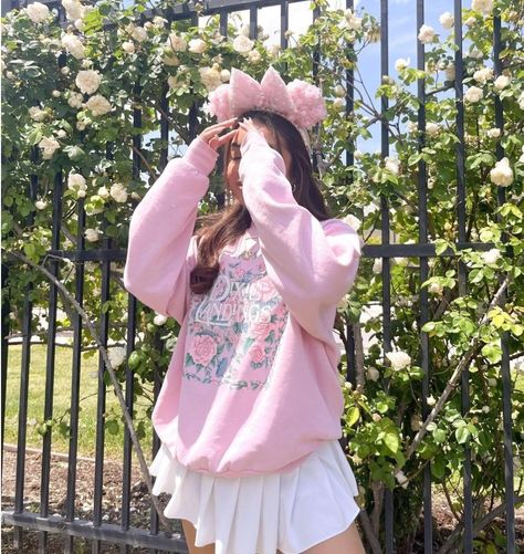 Disney Florida Outfits, Outfit Ideas For Trip, Disney Outfits Winter, Pink Disneyland, Disney Codes, Disneyland Fits, Outfit Viaje, Outfits For Disney, Disney Outfit Inspo