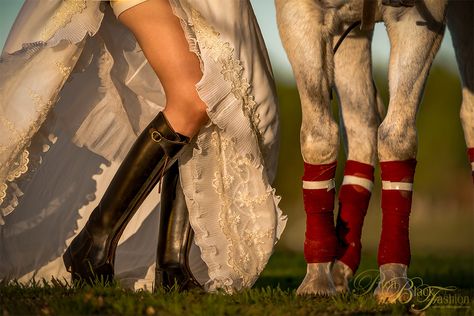 Lara & Pepa by Mark Crislip via 500px.com Polo Wedding, Horse Wedding Photos, Horse Hooves, Equestrian Wedding, Country Wedding Inspiration, Horse Wedding, Polo Horse, Equestrian Boots, My Apartment