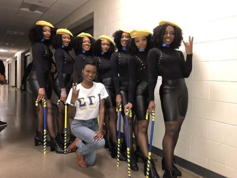 Virginia State University SGRHO Homecoming 2018 Sgrho Probate Outfits, Probate Outfits, Hbcu Experience, Virginia State University, Divine 9, Virginia State, Sigma Gamma Rho, Fan Girl, Graduation Photos