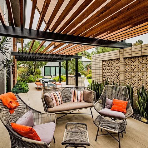 75 Beautiful Mid-Century Modern Patio with a Fireplace Pictures & Ideas - September, 2021 | Houzz Midcentury Patio, Patio Ideas Decor, Mid Century Modern Patio, New Patio Ideas, Outdoor Decorating Ideas, Patio Pictures, Pergola Pictures, Concrete Patios, Patio Pergola