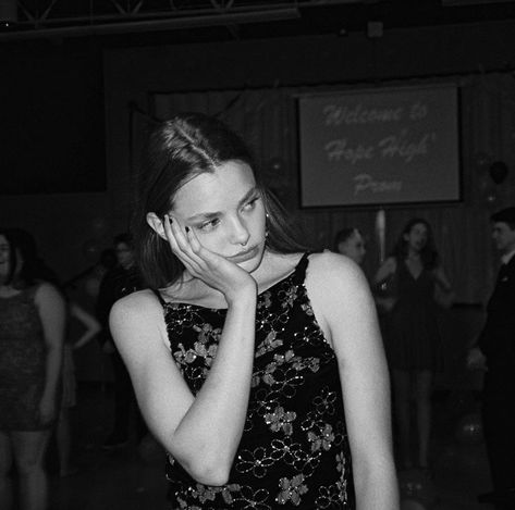 Icons Black And White, Bougie Girl, Kristine Froseth, Alaska Young, Looking For Alaska, Black Families, Young Black, Woman Crush, Night Looks