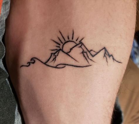 New Day Tattoo, Dawn Tattoo, Moutain Tattoos, Colorado Tattoo, Sunset Tattoos, Petit Tattoo, Muster Tattoos, Tattoos Geometric, Mountain Tattoo