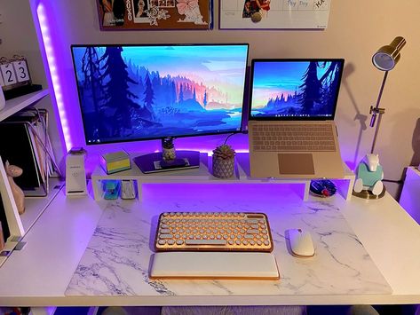 Desk Set Up With Laptop And Monitor Aesthetic, Dual Monitor Setup Home Office Ideas Girly, Small Desk Dual Monitor Setup, Dual Monitor Laptop Setup, Laptop And Monitor Desk Setup Aesthetic, Monitor And Laptop Setup, Dual Monitor Setup Home Office Ideas, Uni Desk, Small Work Desk