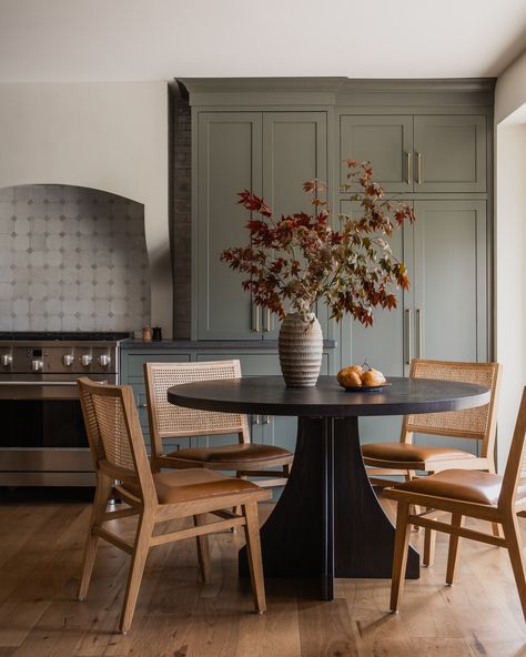 Plaster Dining Table, Plaster Hood, Birch Interior, Suburban Neighborhood, Custom Dining Table, Backsplash Design, Custom Dining Tables, Clean Sofa, Kitchen Nook