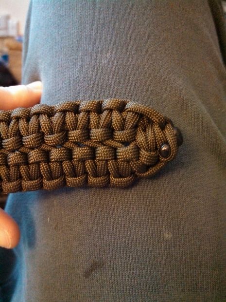 Paracord Bracelet Instructions, Paracord Belt, Paracord Bracelet Designs, Paracord Projects Diy, Cobra Weave, Paracord Accessories, Paracord Bracelet Patterns, Weaving Book, Paracord Braids