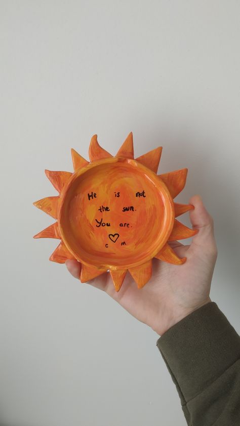 Sun Air Dry Clay, Air Dry Clay Ideas Vase, Air Dry Clay Gifts For Friends, Air Dry Clay Trinket Dishes Diy, Terracotta Air Dry Clay, Air Dry Clay Mug, Beginner Air Dry Clay Projects, Air Dry Clay Aesthetic, Air Dry Clay Projects Easy