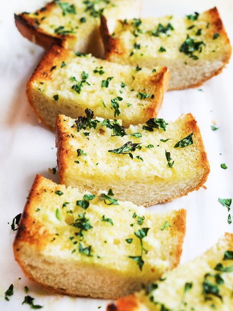 Roasted Garlic Bread Recipe, Easy Homemade Garlic Bread, Zucchini Balls, Savoury Party Food, Easy Garlic Bread Recipe, Homemade Garlic Bread Recipe, Pip And Ebby, Kinds Of Bread, Meatloaf Dinner