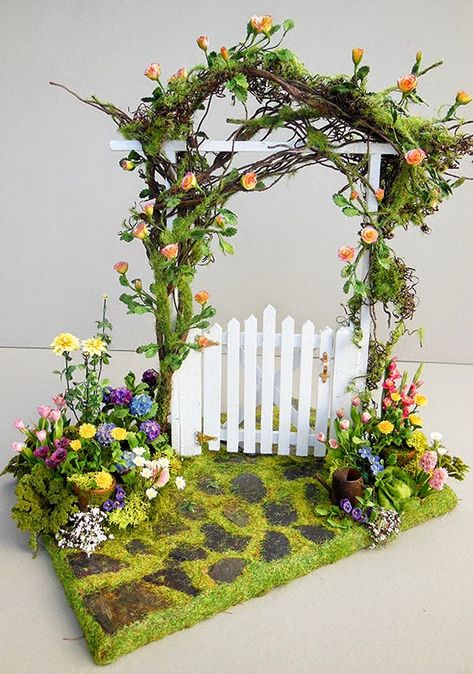 Good Sam Showcase of Miniatures: March 2015 Kaktus Dan Sukulen, Fairy Garden Furniture, Spring Garden Flowers, Dollhouse Garden, Fairy Garden Designs, Fairy Garden Crafts, Fairy Furniture, Mini Fairy Garden, Fairy Crafts