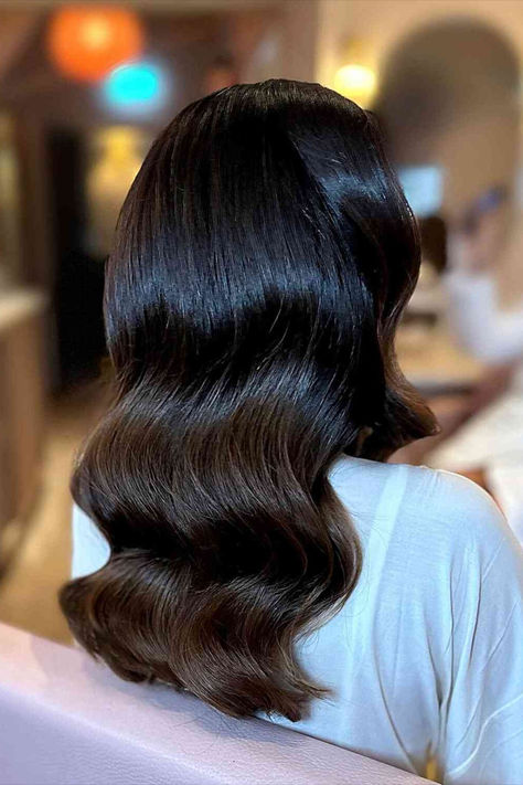 Elegant medium-length hair with soft, polished waves for a refined look Bridesmaid Hair Hollywood Waves, Medium Hair Hollywood Waves, Hollywood Waves Medium Length Hair, Glam Waves Short Hair, Modern Hollywood Waves, Bridal Hair Medium Length, Elegant Medium Length Hairstyles, Soft Hollywood Waves, Soft Glam Waves