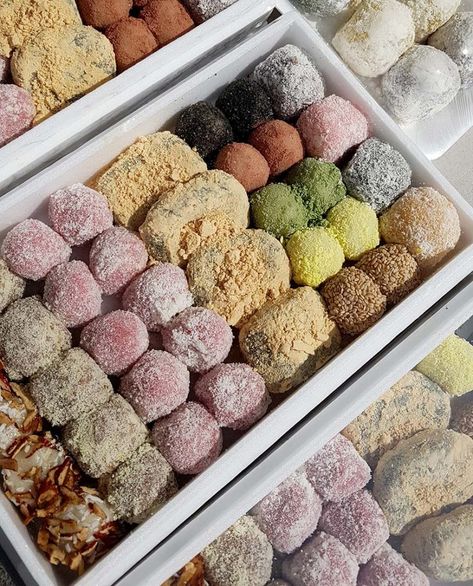 Korean Sweets, Korean Rice Cake, Korean Dessert, Rice Snacks, Korean Rice, Korean Desserts, Korean Snacks, Korean Street Food, Vegan Travel