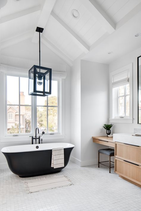 These Vaulted Ceiling Ideas Create a Dramatic Living Space Vaulted Ceiling Ideas, Black Bathtub, Bold Bathroom, Black Tub, Bathroom Design Trends, Transitional Bathroom, Bathroom Top, Up House, Grey Bathrooms