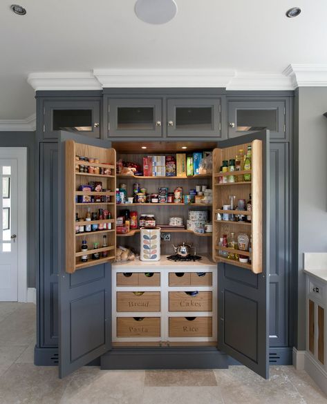 How to ensure your kitchen is the social hub of your home | IMAGE.ie Irish Kitchen Ideas, Irish Kitchen Design, Kitchen Design Tips, Kitchen Cabinet Interior, Irish Kitchen, Best Kitchen Layout, Kitchen Traditional, Transitional Decor Bathroom, Timber Kitchen