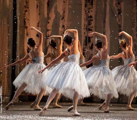 American Ballet Theater: snowflakes from The Nutcracker. Dance Aesthetic, Ballet Beauty, Ballet Inspiration, American Ballet Theatre, Tutu Skirts, Ballet Theater, Dancing Aesthetic, Shall We Dance, Classical Ballet