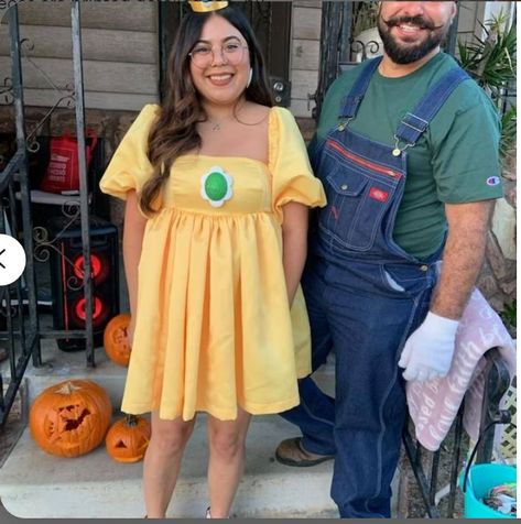 Princess Daisy And Luigi, Daisy And Luigi, Luigi Halloween Costume, Princess Daisy Costume, Daisy Costume, Luigi Costume, Luigi And Daisy, Mario Costume, Princess Daisy