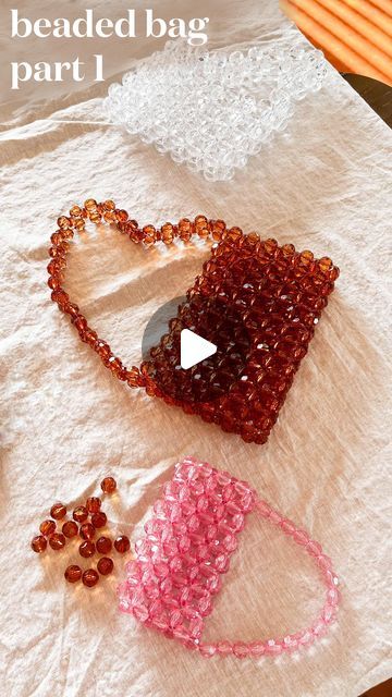 Geneva Vanderzeil on Instagram Diy Small Handbag, Rectangle Beads Jewelry, Beaded Bag Handle, Diy Bead Bag, Beaded Handbag Tutorial, Beaded Bags Diy Tutorials, Diy Beaded Bag, Bead Handbag, Handbag Tutorial