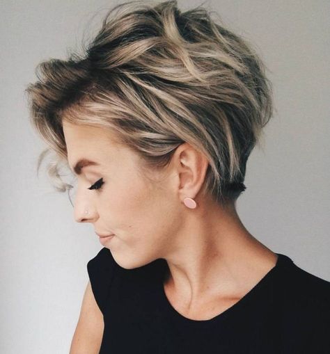 Long Pixie With Blonde Balayage For Thick Hair Longer Pixie Haircut, Long Pixie Hairstyles, Thick Hair Cuts, Blond Balayage, Thick Wavy Hair, Pixie Haircut For Thick Hair, Short Hairstyles For Thick Hair, Penteado Cabelo Curto, Haircut For Thick Hair