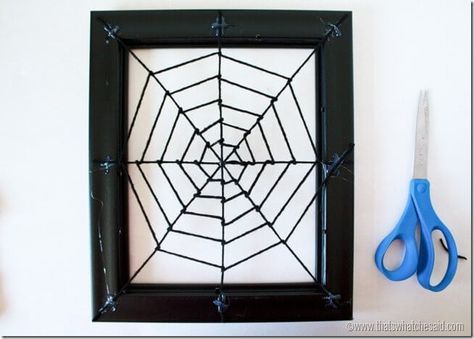 Spider Web Frame, Framed Spider Web, Spider Web Wreath Diy, Rectangle Wreath, Diy Spider Web, Spider Web Craft, Spider Web Wreath, Frames Diy Crafts, Halloween Spider Decorations